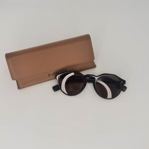 BURBERRY - Black Round Sunnies R1.311